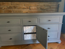 Load image into Gallery viewer, Broyhill Bedroom Set
